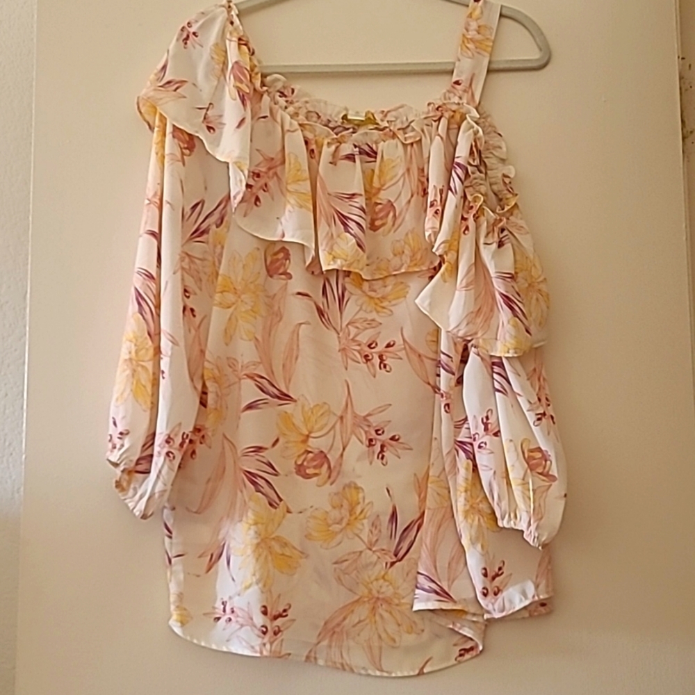 Copper & Ella Floral top, 1X, White with flower prints